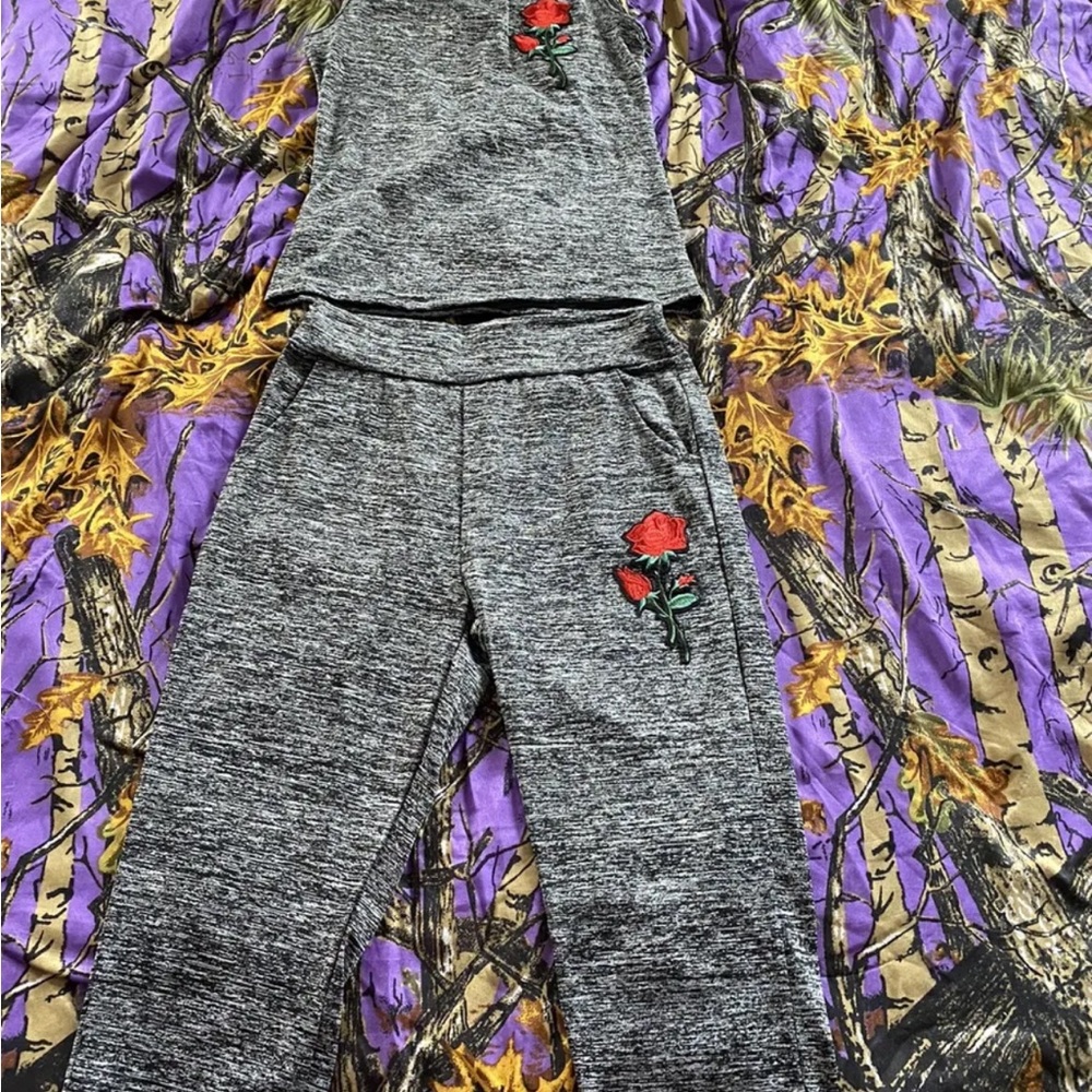 NWTS Women’s S/M Leo Poldo two piece top & Capri set